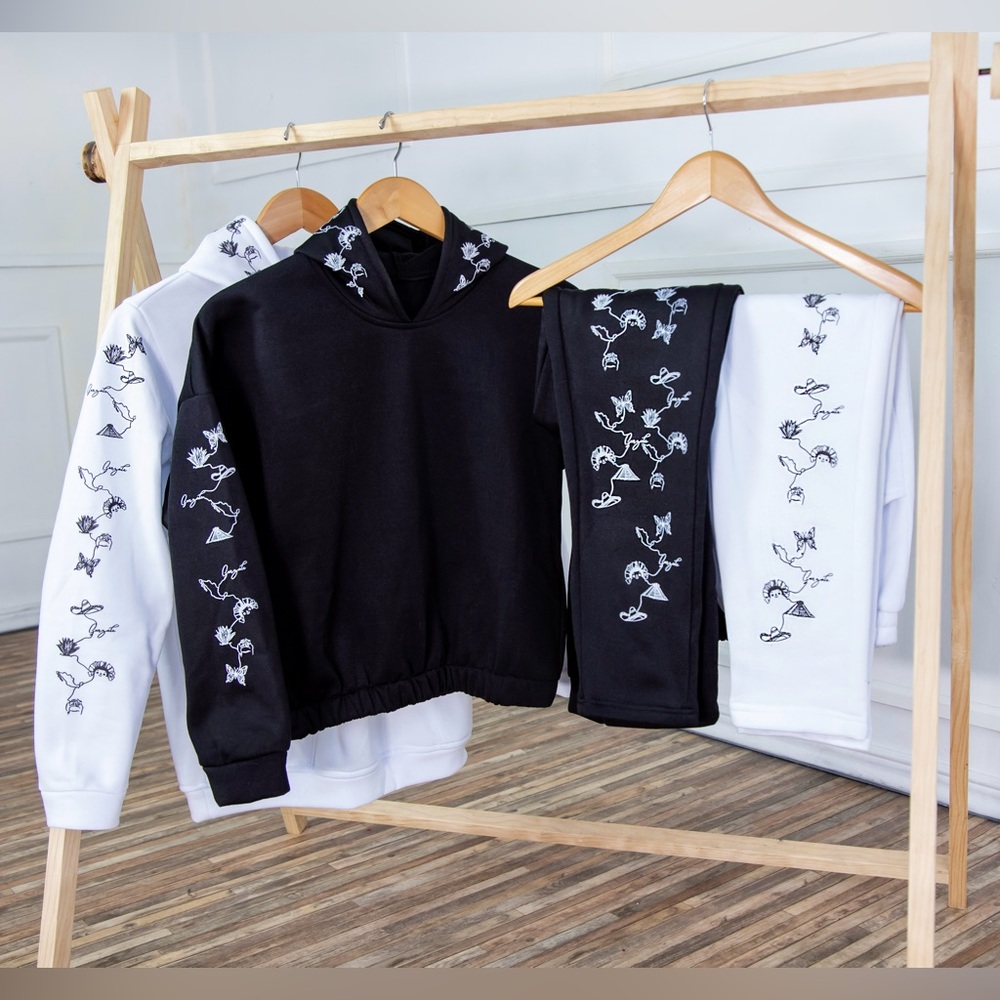 Sweatpants and hoodies with unique Mexican embroidery - Picture 1 of 5